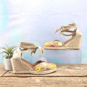 ANDRE ASSOUS – Wedge approx. 3.25”, flowers, multi, size EU 40/ US 10